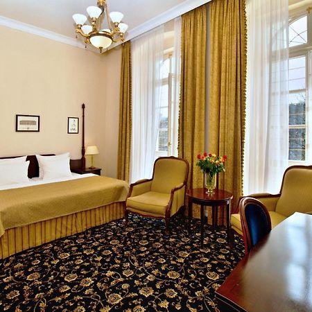 Gourmet Hotel Villa Patriot 마리안스케 라즈네 외부 사진