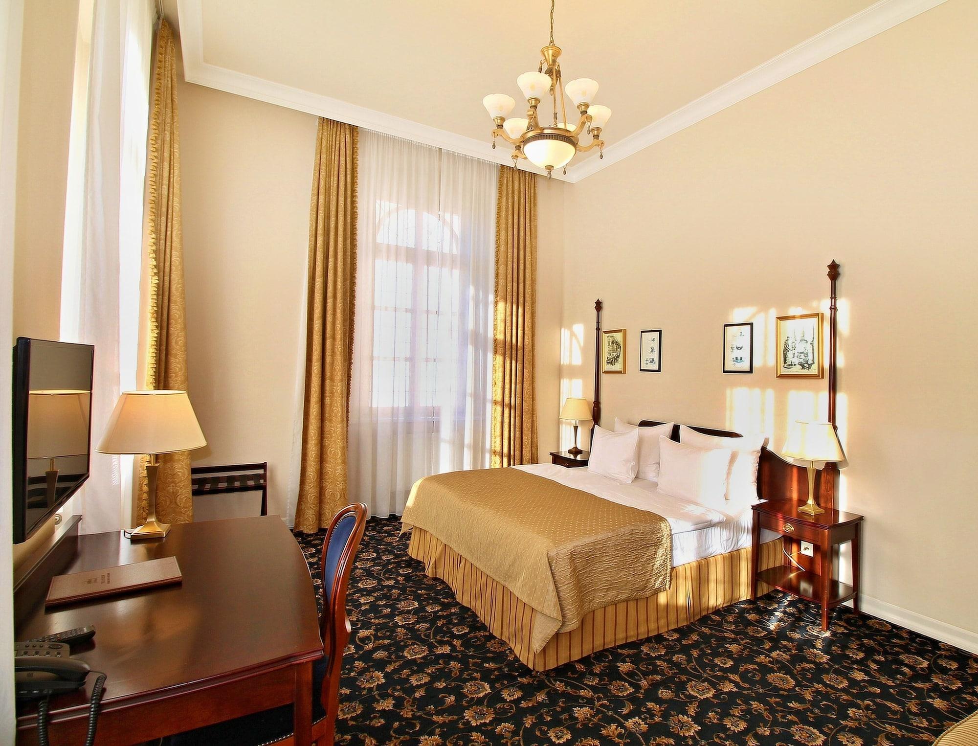 Gourmet Hotel Villa Patriot 마리안스케 라즈네 외부 사진